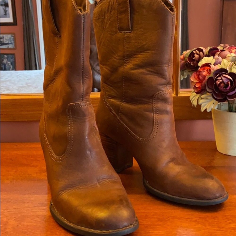 Born Crown boots